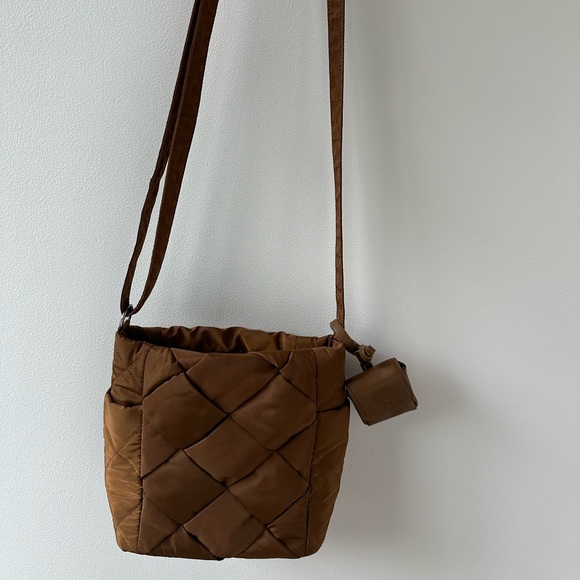 Vince Camuto Audri nylon crossbody shoulder bag - Picture 2 of 14